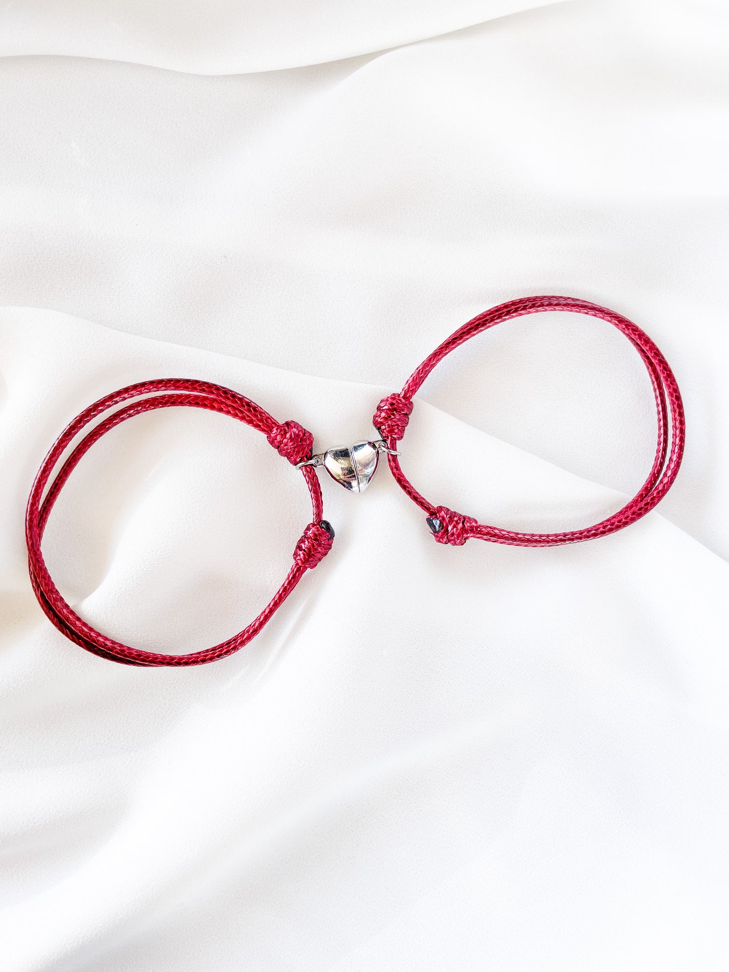 Pulseras de iman rojo vino